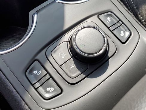 Used 2022 GMC Terrain SLE w/ Driver Convenience Package image 23