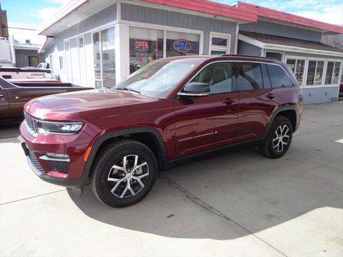 Used 2024 Jeep Grand Cherokee Limited image 1