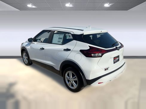 New 2025 Nissan Kicks Play S image 3
