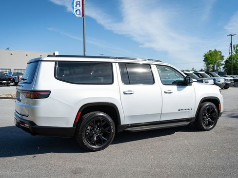 Used 2025 Jeep Wagoneer L Series II image 10