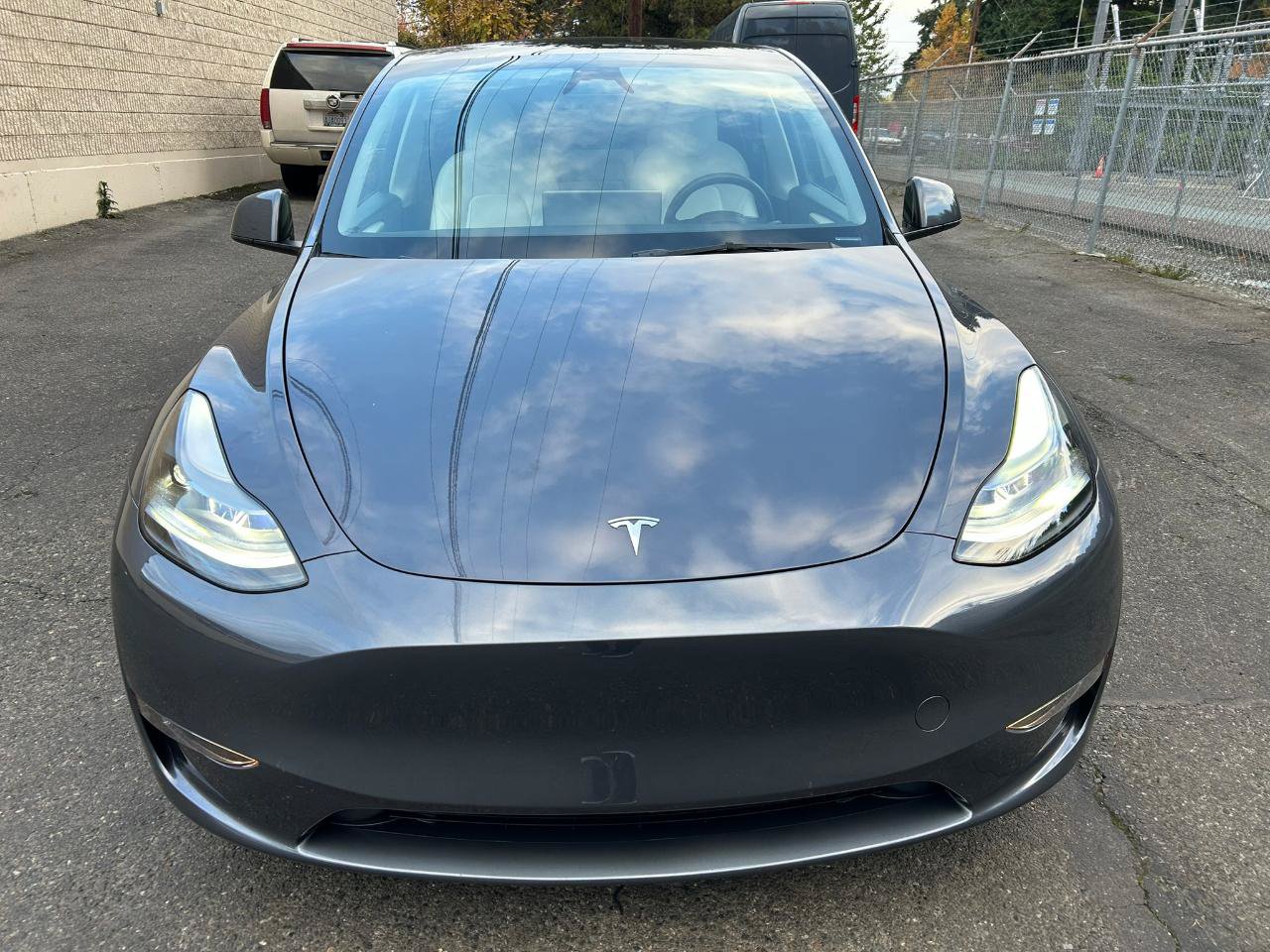 Used 2023 Tesla Model Y Performance AWD/4WD image 2