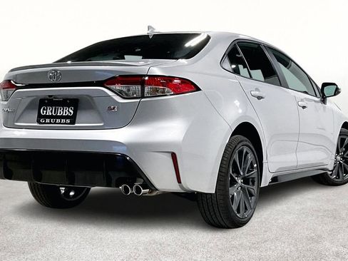 Used 2025 Toyota Corolla SE image 2