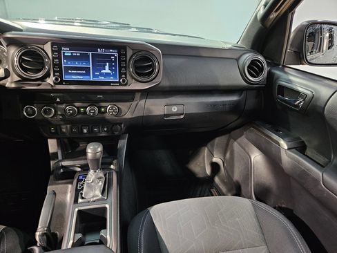 Used 2020 Toyota Tacoma TRD Sport w/ Technology Package AWD/4WD image 11