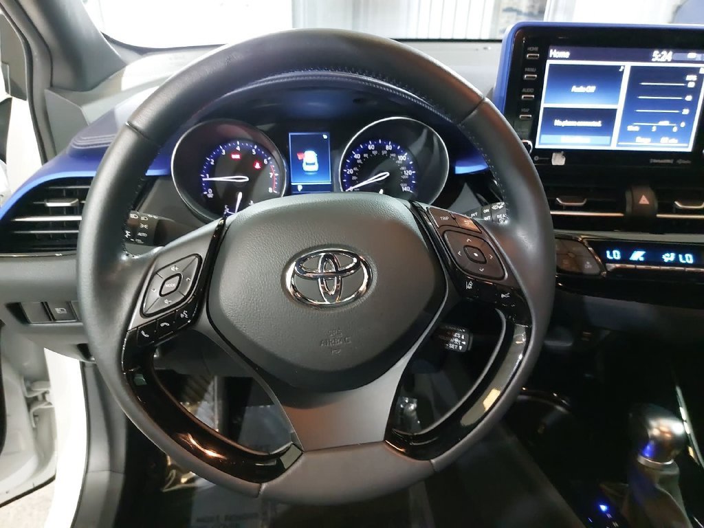 Used 2022 Toyota C-HR XLE FWD image 17