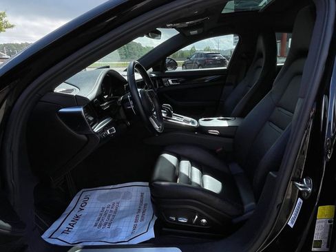 Used 2018 Porsche Panamera image 19