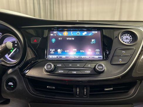 Used 2019 Buick Envision Essence image 17