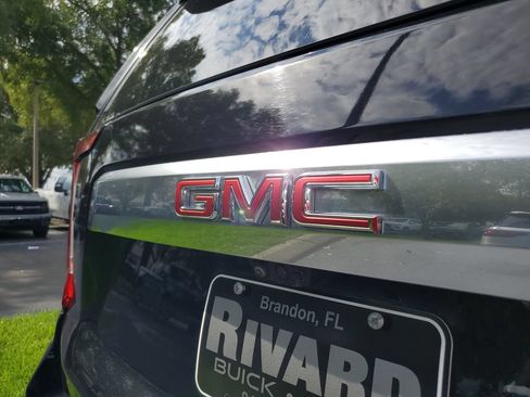 Used 2024 GMC Yukon Denali w/ Advanced Technology Package AWD/4WD image 6