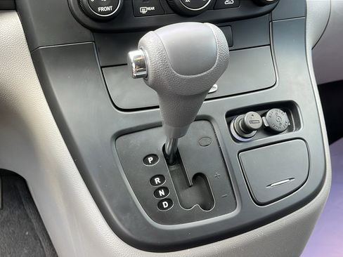 Used 2012 Kia Sedona LX image 17