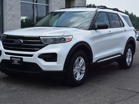 Used 2023 Ford Explorer XLT AWD/4WD image 12