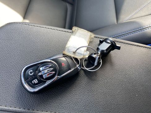 Used 2025 Buick Envista Sport Touring image 22