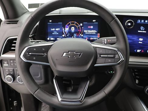 Used 2025 Chevrolet Suburban Z71 image 18