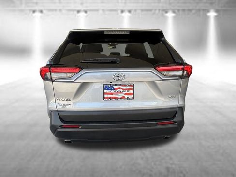 Used 2020 Toyota RAV4 XLE FWD image 5