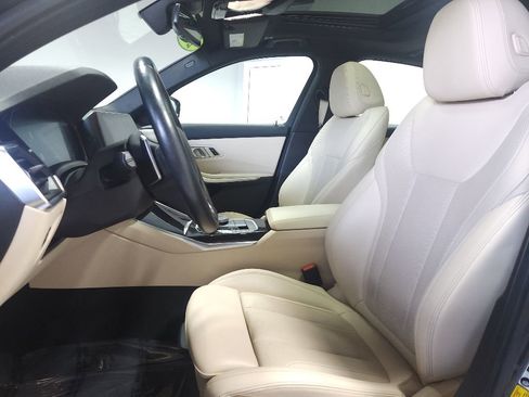 Used 2022 BMW 330i xDrive Sedan w/ Driving Assistance Package image 11