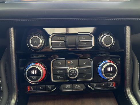 Used 2023 GMC Yukon Denali Ultimate image 16