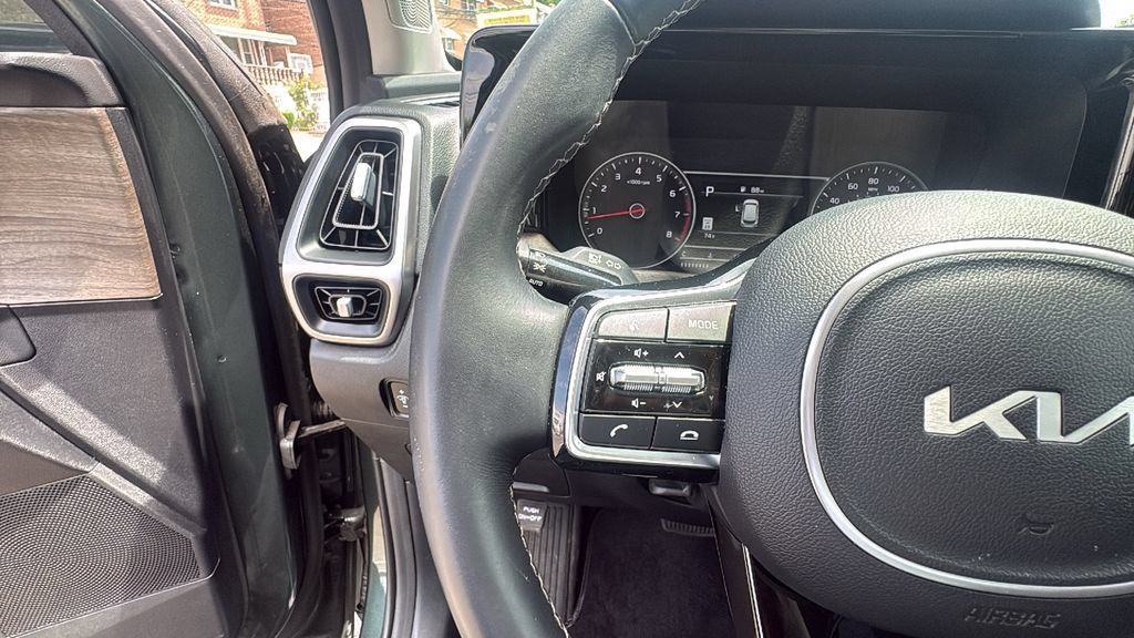 Used 2023 Kia Sorento S w/ Panoramic Sunroof Package AWD/4WD image 16