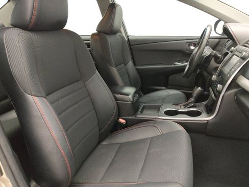 Used 2017 Toyota Camry SE image 21