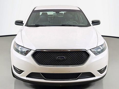 Used 2016 Ford Taurus SHO image 8