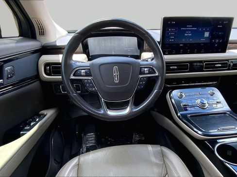 Used 2022 Lincoln Nautilus Reserve AWD/4WD image 6