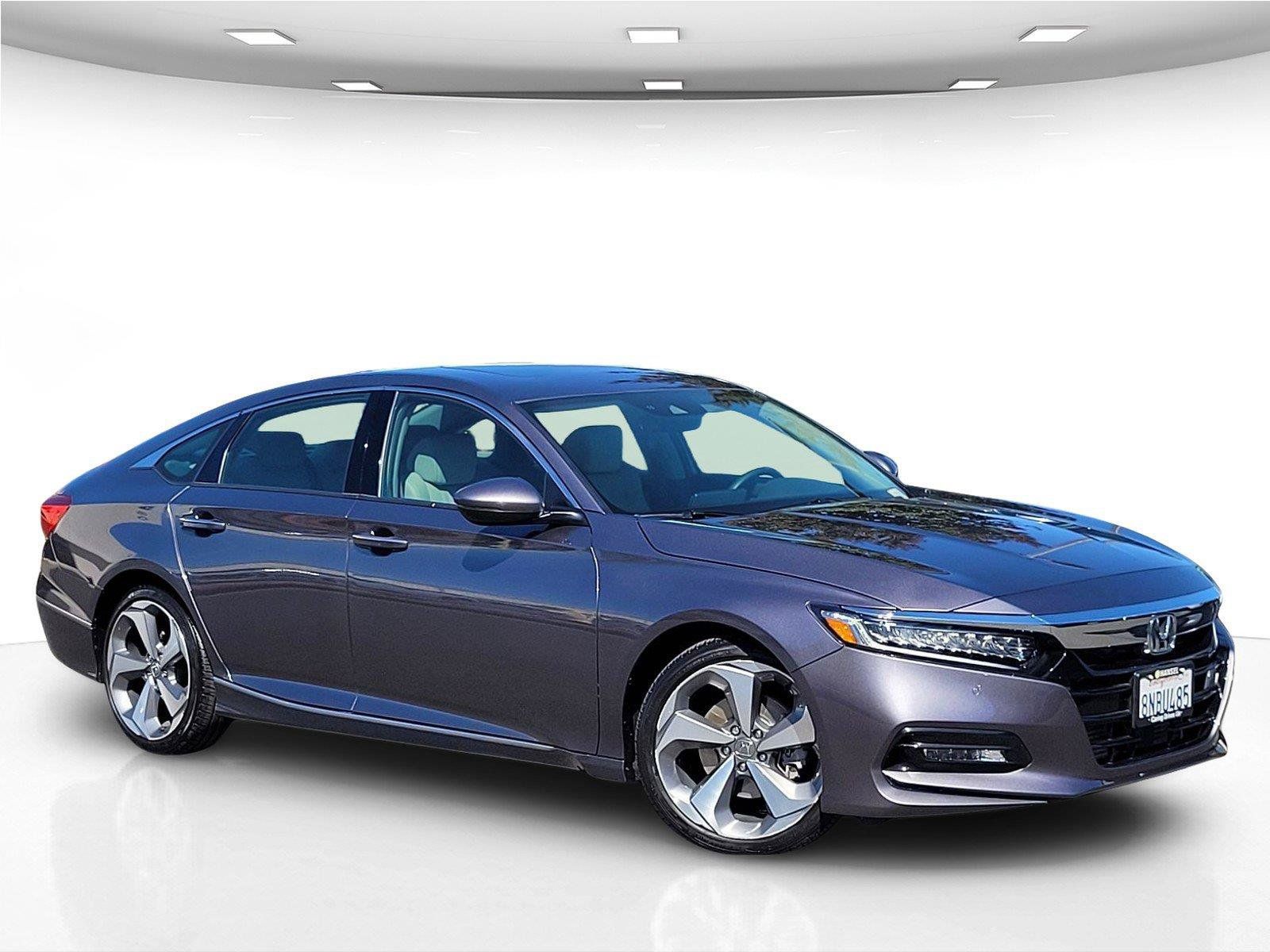 Used 2019 Honda Accord Touring image 2