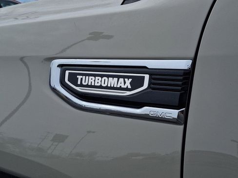 New 2026 GMC Sierra 1500 SLE w/ Preferred Package image 12