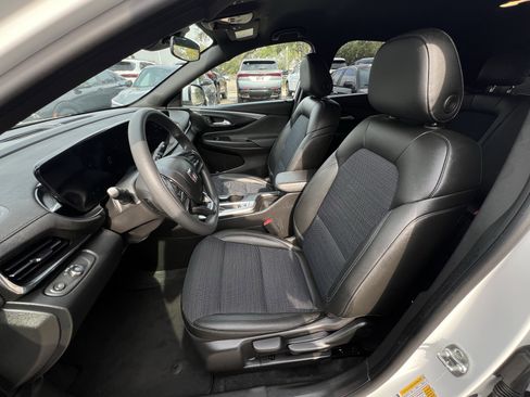 Used 2025 Buick Envista Preferred image 20