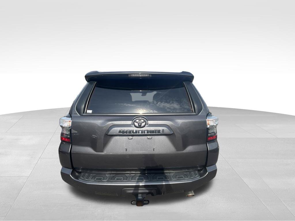 Used 2022 Toyota 4Runner SR5 AWD/4WD image 4