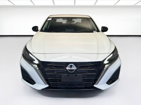 Used 2025 Nissan Altima 2.5 SV AWD/4WD image 2