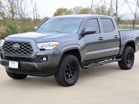 Used 2023 Toyota Tacoma SR image 3