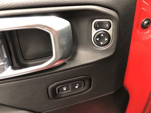 Certified 2025 Jeep Wrangler Sahara w/ Safety Group image 17