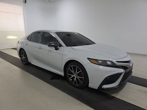 Used 2023 Toyota Camry SE FWD image 4