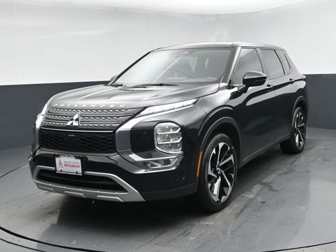 Used 2023 Mitsubishi Outlander SE image 24