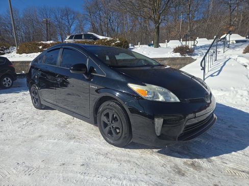 Used 2014 Toyota Prius Three image 1
