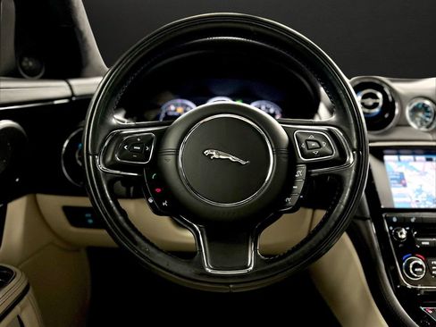 Used 2015 Jaguar XJ AWD/4WD image 20
