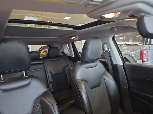 Used 2019 Jeep Compass Altitude image 38