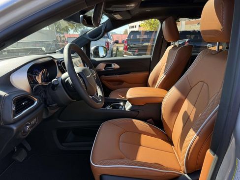 New 2026 Chrysler Pacifica Pinnacle FWD image 14