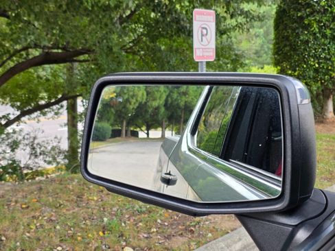 Used 2019 Chevrolet Silverado 1500 High Country w/ Technology Package image 12