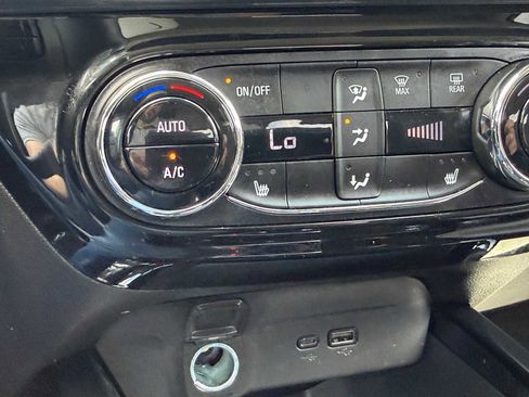 Used 2025 Chevrolet Trax LT w/ LT Convenience Package FWD image 25