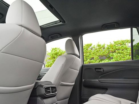 Used 2025 Honda Passport EX-L image 10