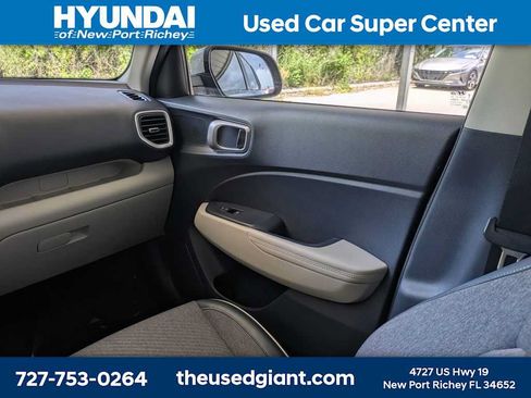 Certified 2023 Hyundai Venue Limited FWD image 17