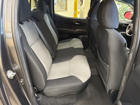 Used 2023 Toyota Tacoma TRD Sport image 19