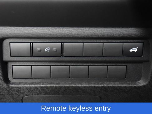 New 2025 Mitsubishi Outlander SE image 9