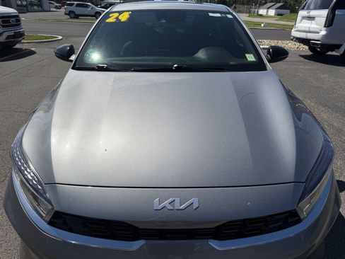 Used 2024 Kia Forte GT-Line w/ GT-Line Premium Package FWD image 5