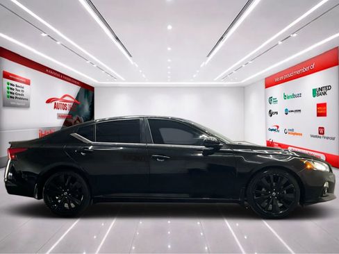 Used 2022 Nissan Altima 2.5 SR w/ Midnight Edition Package FWD image 9