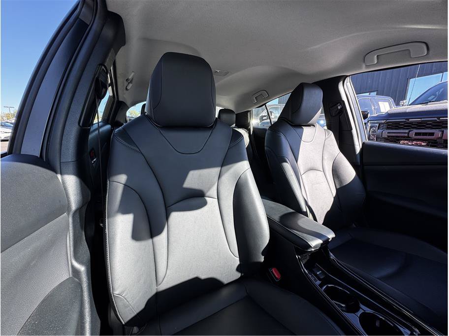 Used 2017 Toyota Prius Prime Advanced FWD image 4