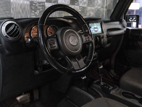 Used 2018 Jeep Wrangler Unlimited Sport S AWD/4WD image 3