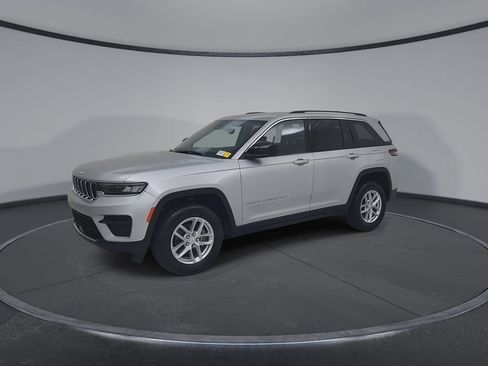 Used 2023 Jeep Grand Cherokee Laredo AWD/4WD image 8
