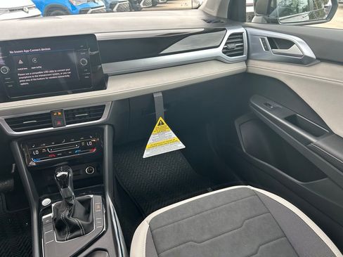 New 2026 Volkswagen Taos SE FWD image 12