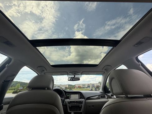 Used 2015 Hyundai Sonata Limited w/ Option Group 05 FWD image 16
