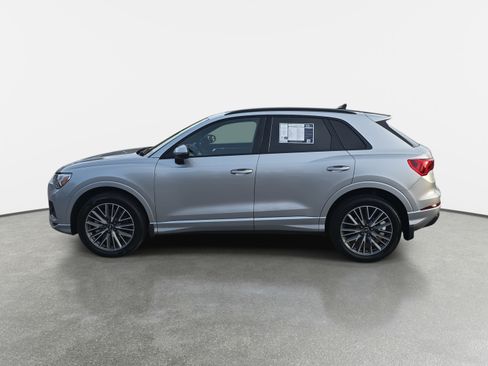 Used 2023 Audi Q3 2.0T Premium w/ Black Optic Package image 8