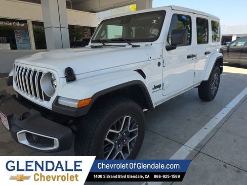 Used 2025 Jeep Wrangler Unlimited Sahara AWD/4WD image 2